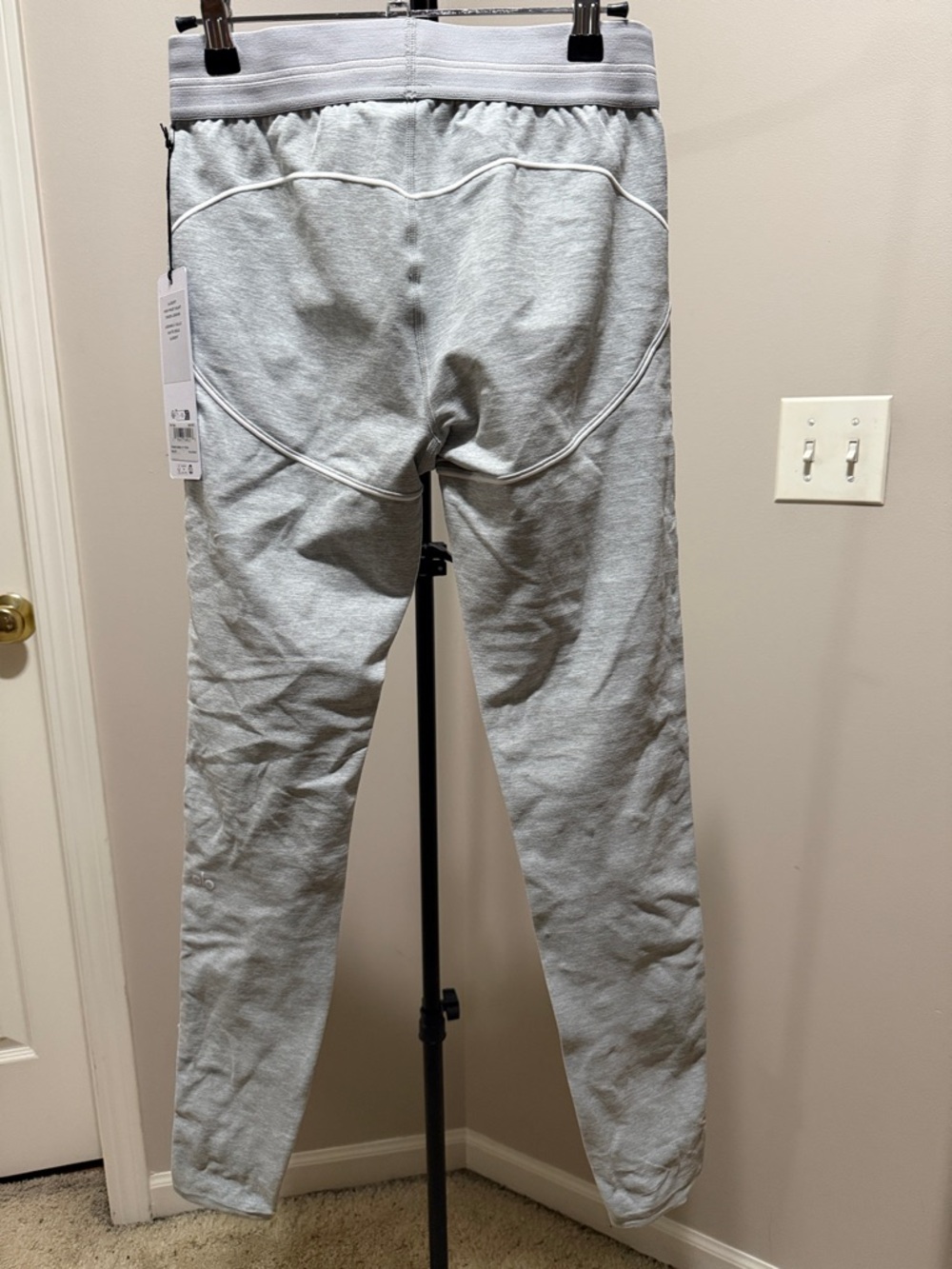 ALO Yoga Alosoft High Waist Heart Throb Leggings in Heather Grey/White:M - Picture 7 of 8